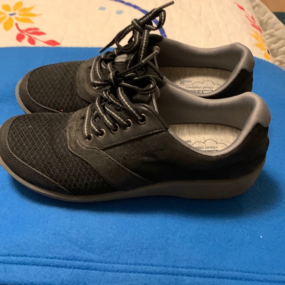 Clarks Shoes - Women’s Clark’s cloud steppers shoes